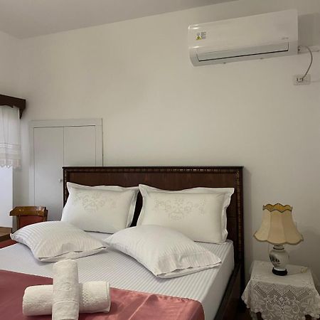 Yuri Guest House Gjirokastër Buitenkant foto