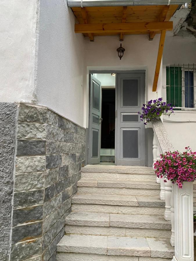 Yuri Guest House Gjirokastër Buitenkant foto