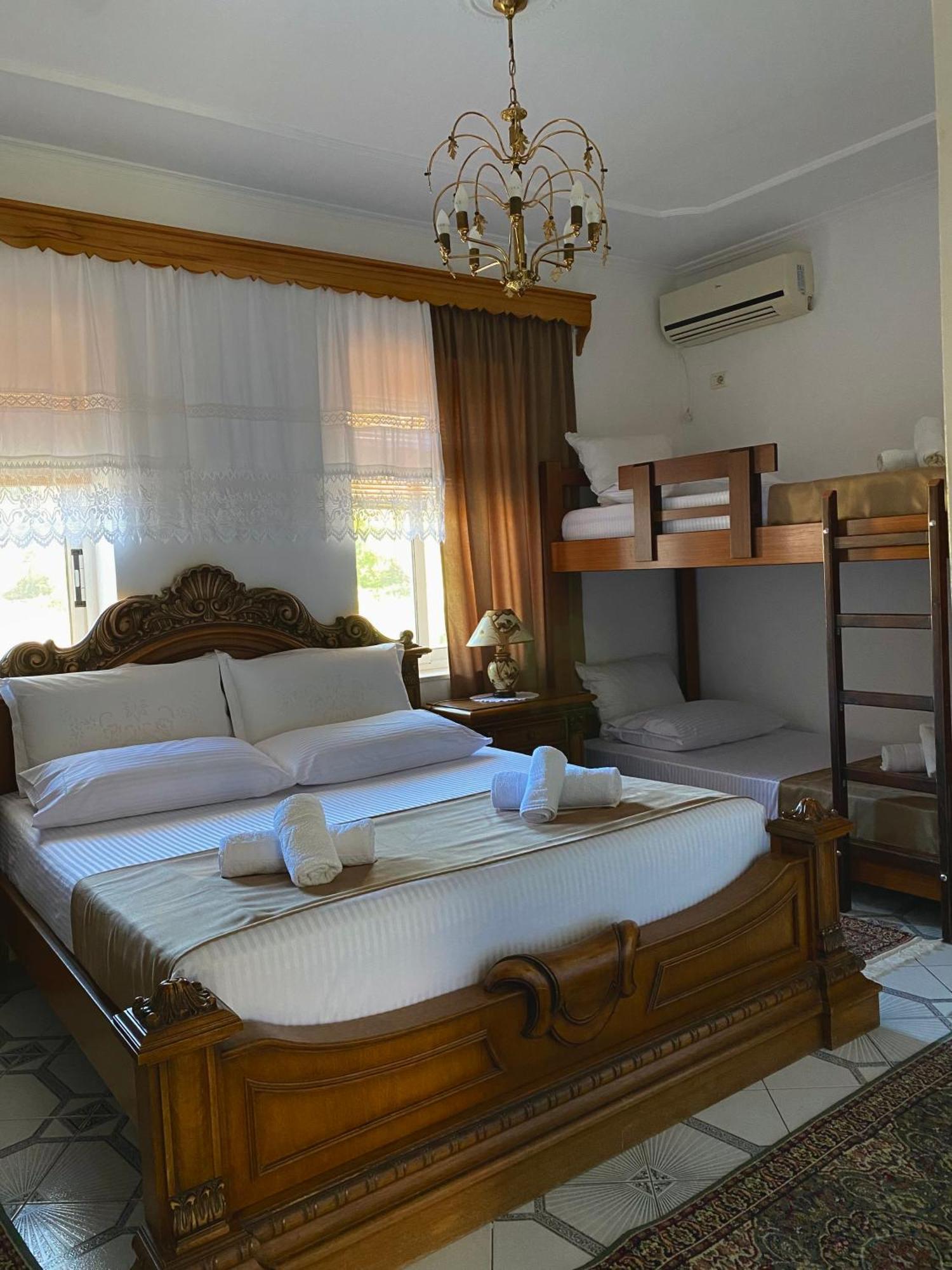 Yuri Guest House Gjirokastër Buitenkant foto