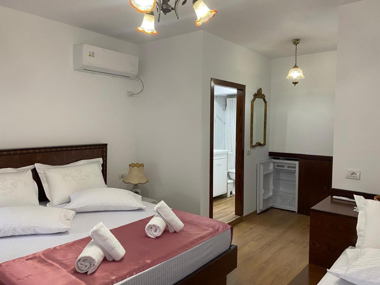 Yuri Guest House Gjirokastër Buitenkant foto