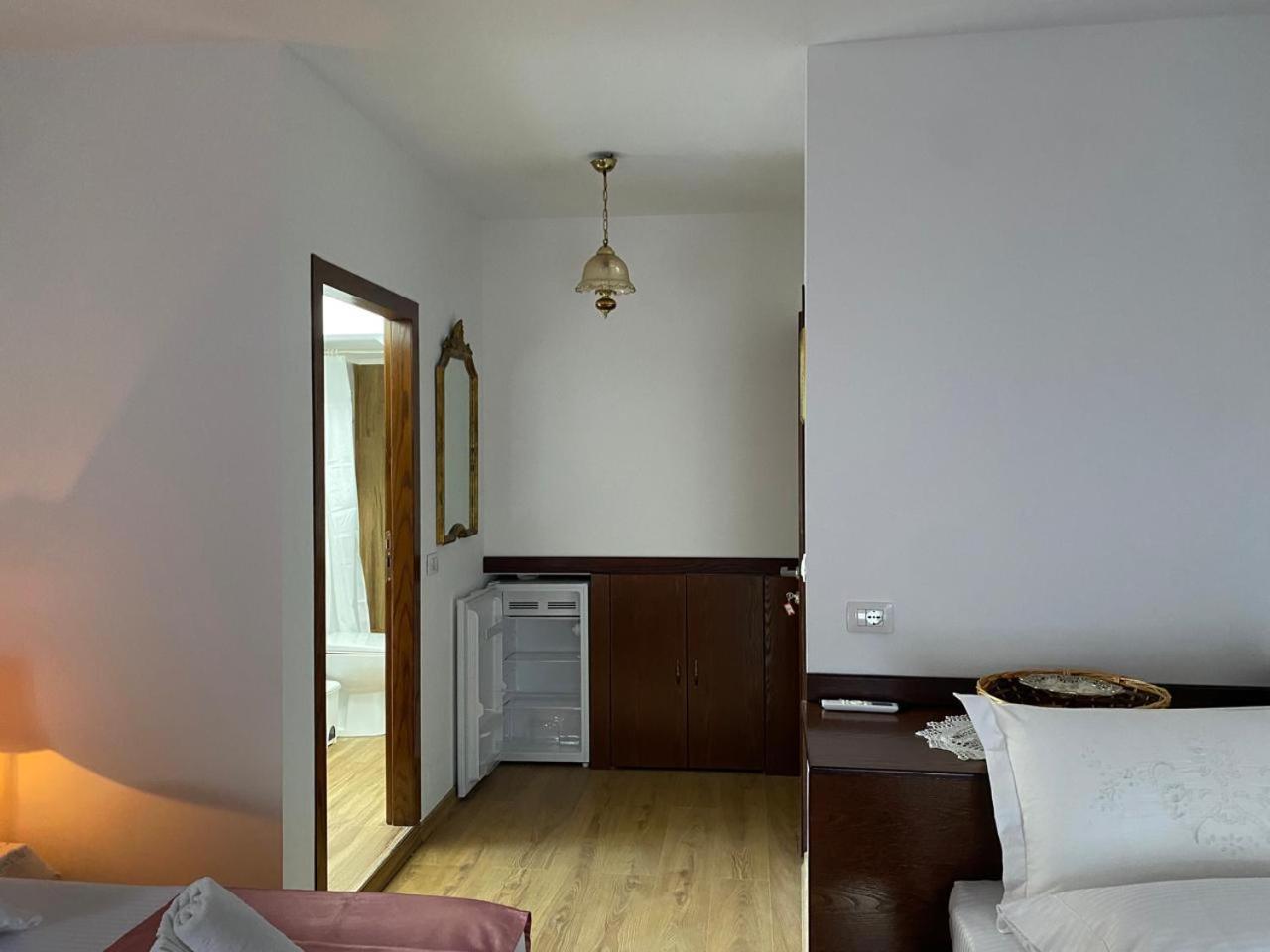 Yuri Guest House Gjirokastër Buitenkant foto