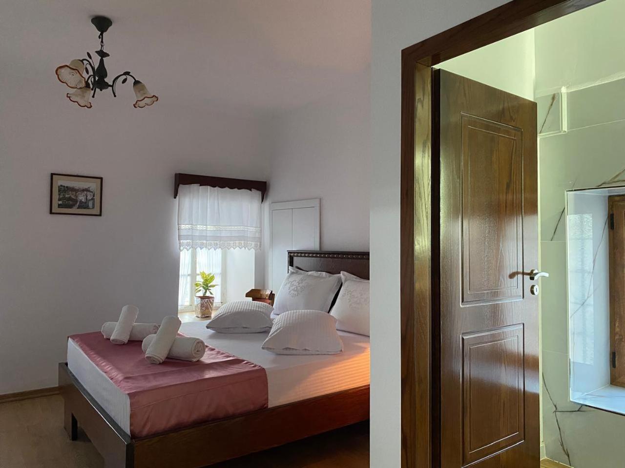 Yuri Guest House Gjirokastër Buitenkant foto
